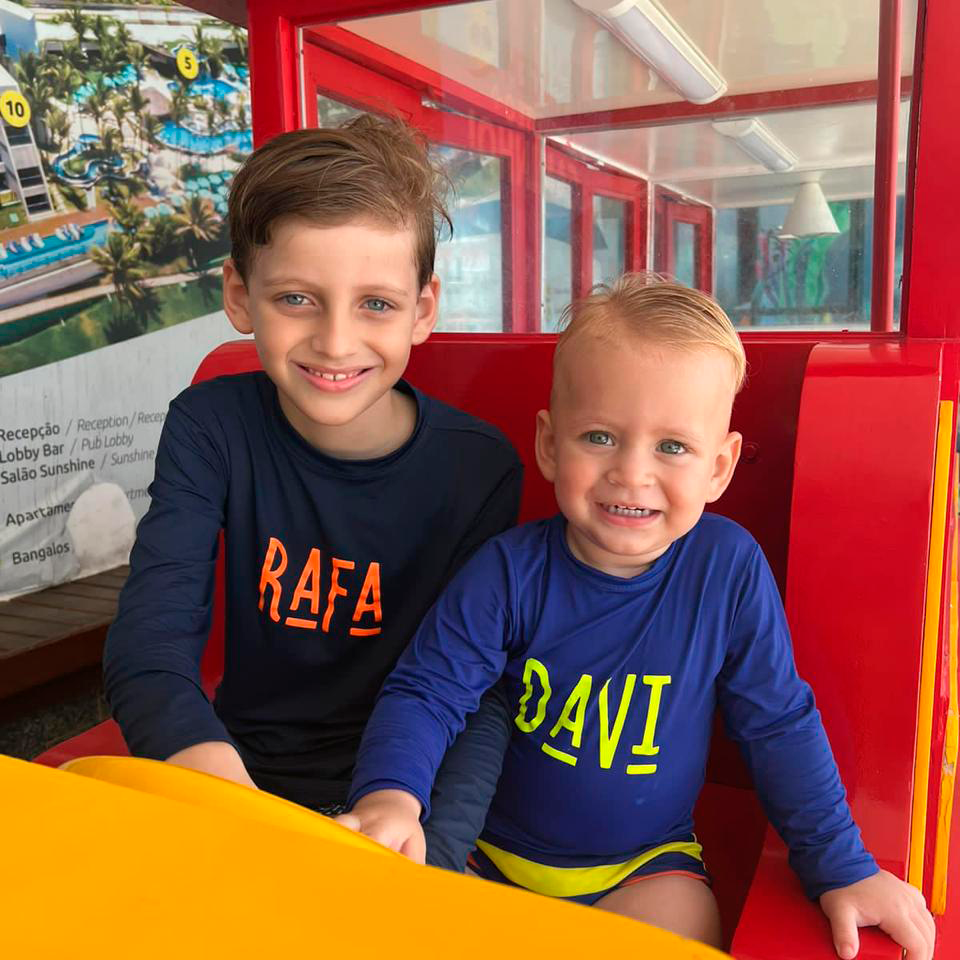 Camisa UV Azul Marinho Personalizada - De 0 a 16 Anos