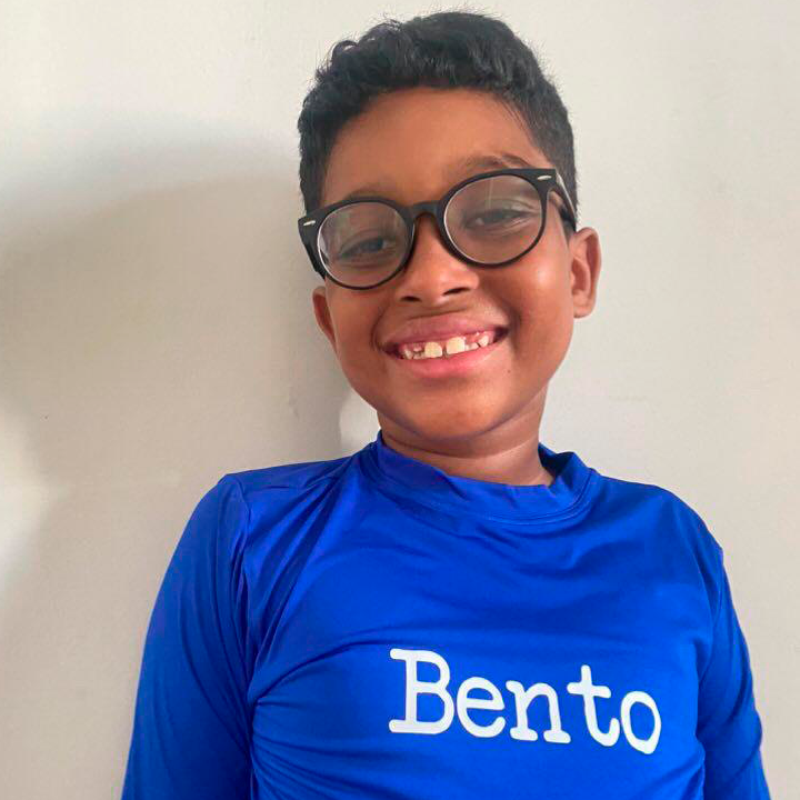 Camisa UV Azul Royal Personalizada - De 0 a 16 Anos