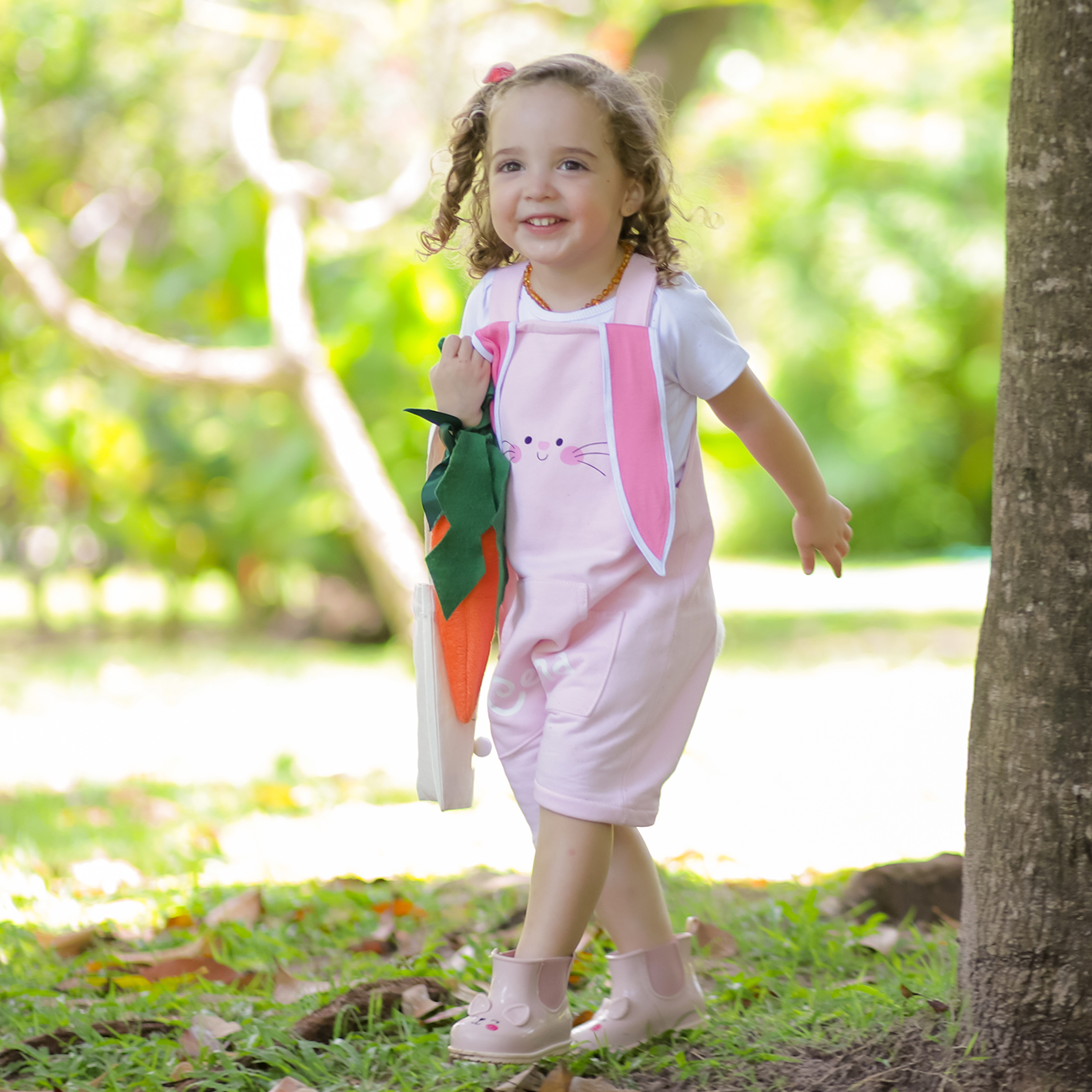 Jardineira Rosa Personalizada - Coelho Bunny com Nome