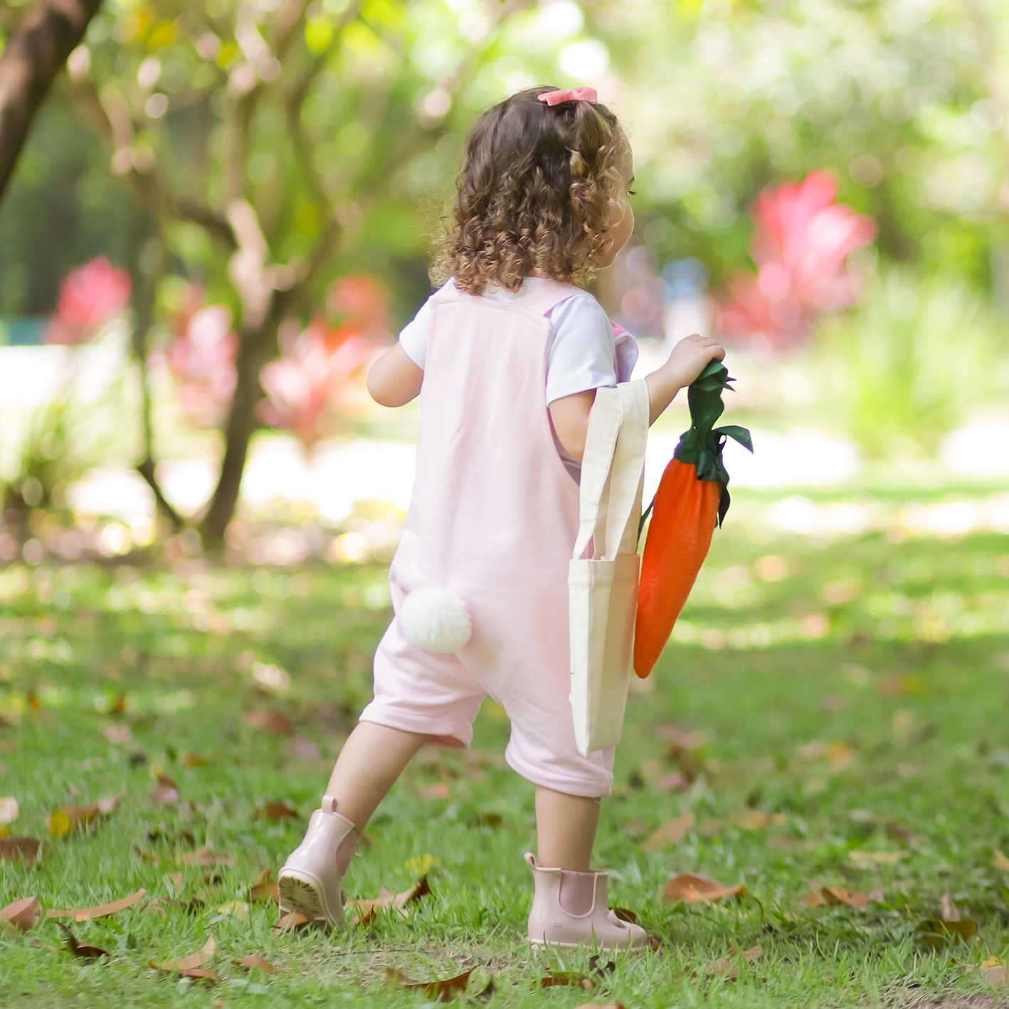 Jardineira Rosa Personalizada - Coelho Bunny com Nome