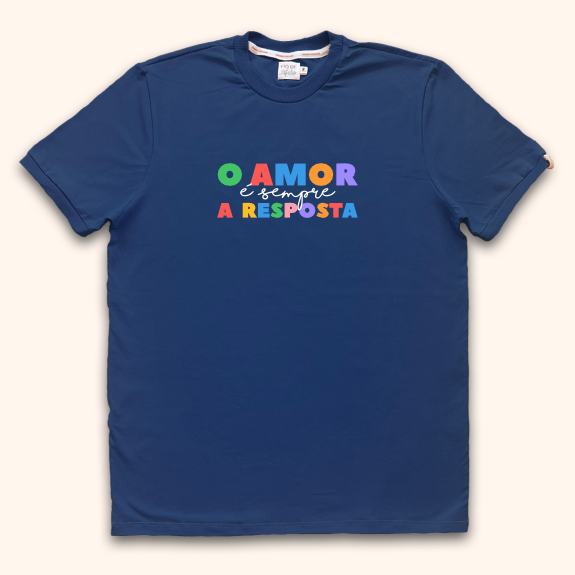 Camisa Adulto - O Amor É Sempre a Resposta