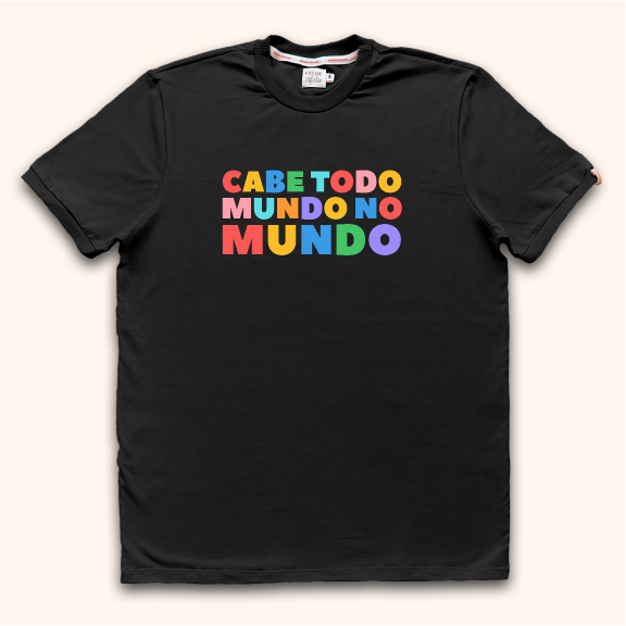 Camisa Adulto - Cabe Todo Mundo no Mundo