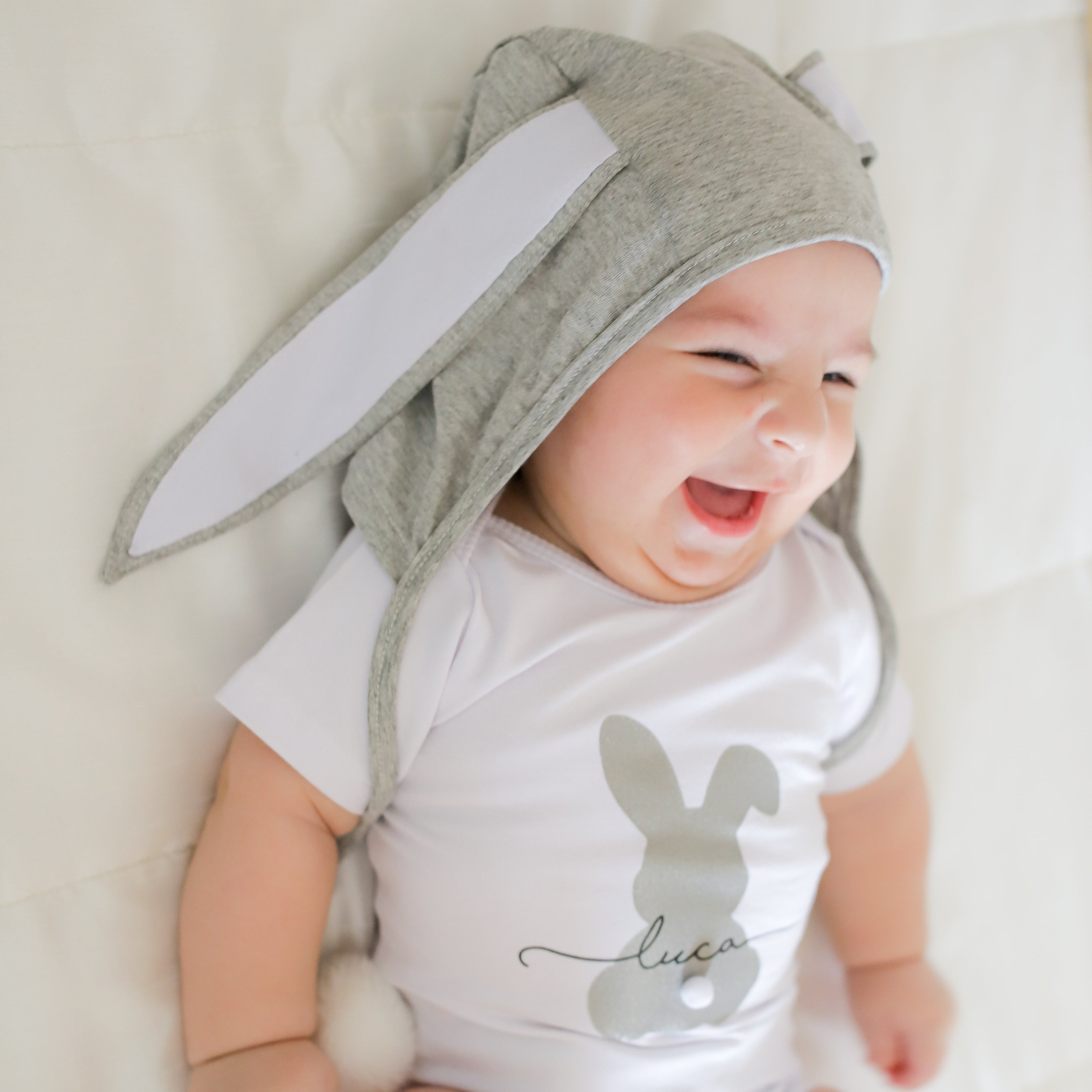 Touca de Coelhinho Cinza