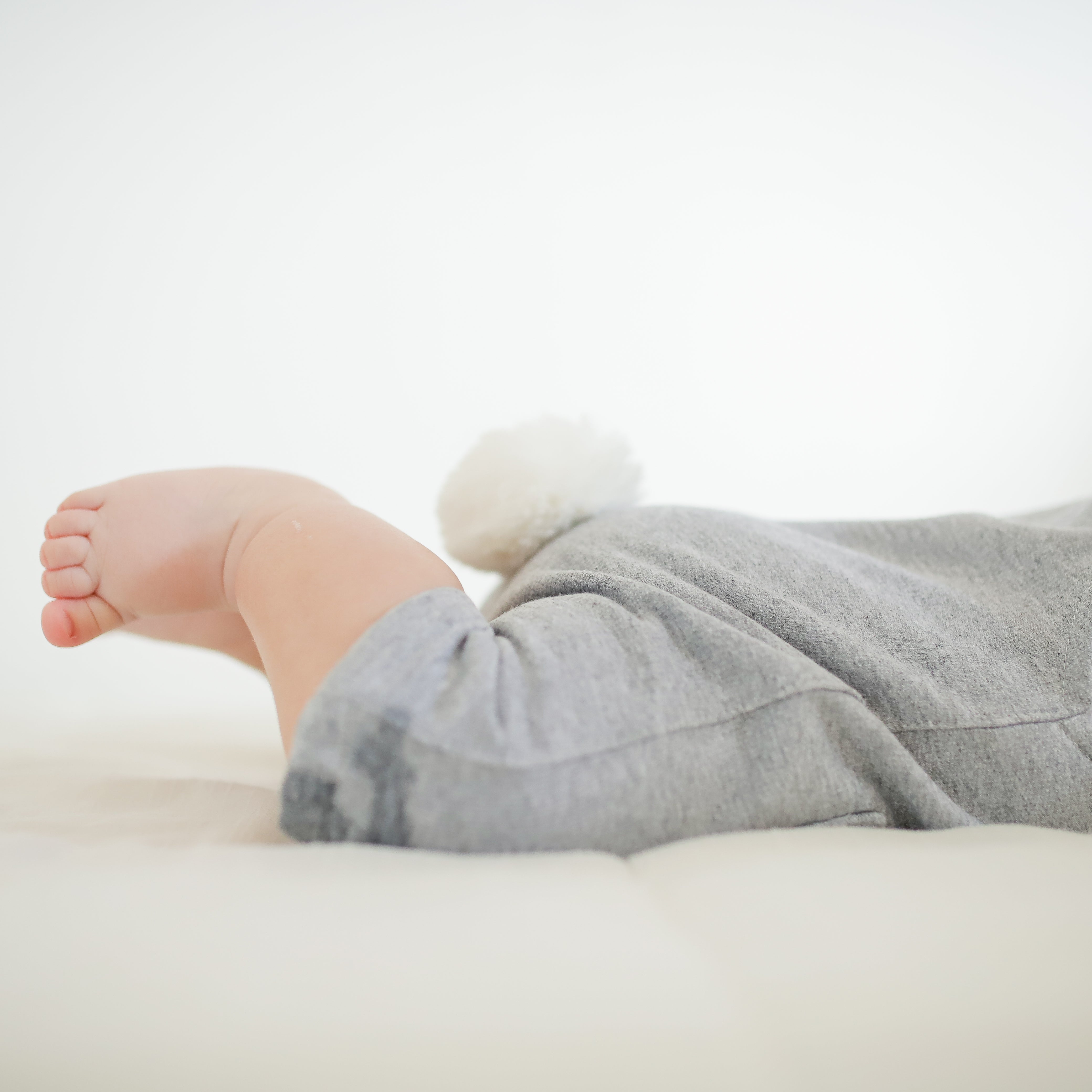 Kit Coelhinho Cinza - Jardineira + Touca