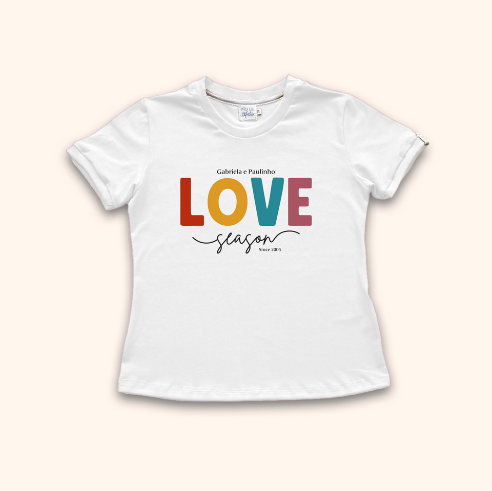 KIT Love Season – 2 Camisas Premium + Álbum de Figurinhas | Dia dos Namorados