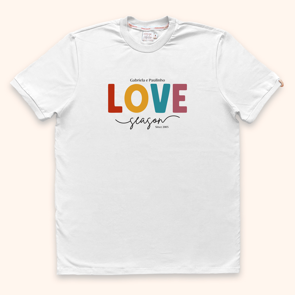 KIT Love Season – 2 Camisas Premium + Álbum de Figurinhas | Dia dos Namorados