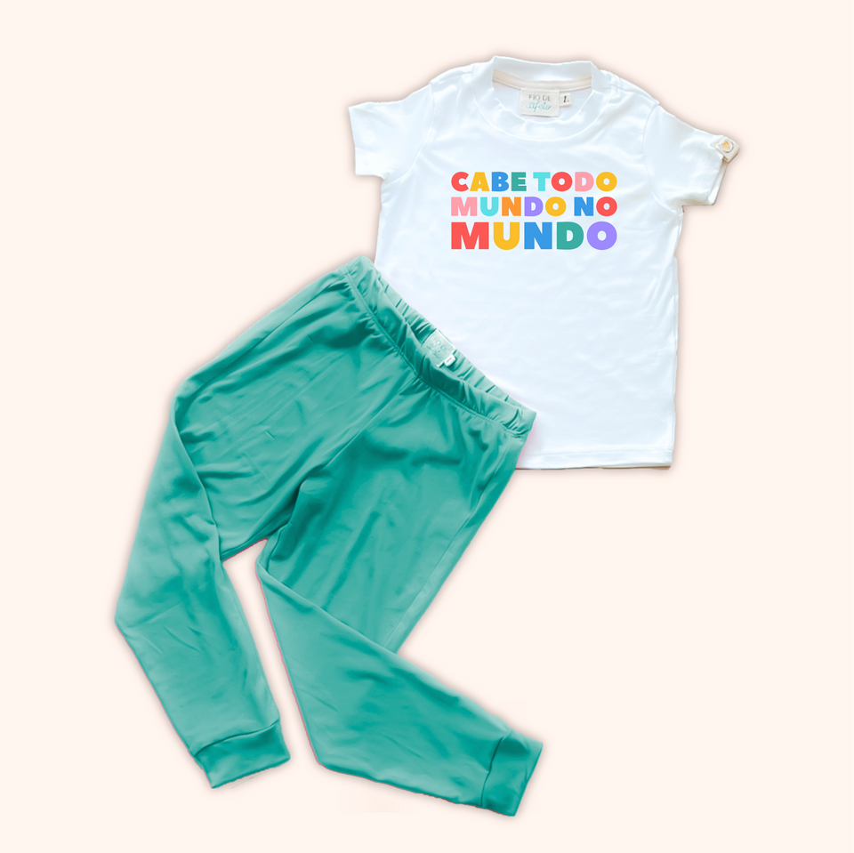 Pijama Infantil (Verde) - Cabe Todo Mundo no Mundo