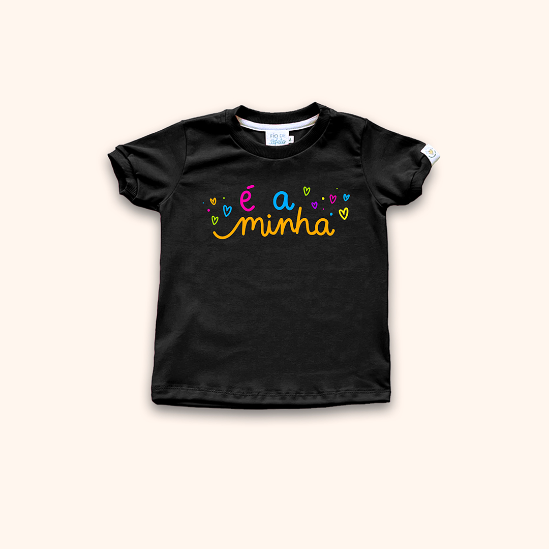 Camisa Infantil "É a Minha" - A Melhor Mãe/Vovó do Mundo